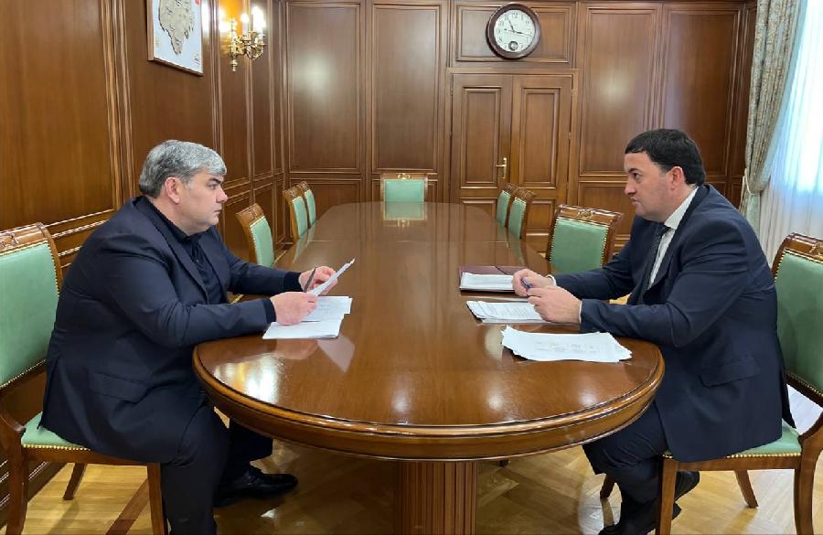 Глава КБР Казбек Коков провел рабочую встречу с руководителем Службы по обеспечению деятельности мировых судей КБР Борисом Муртазовым